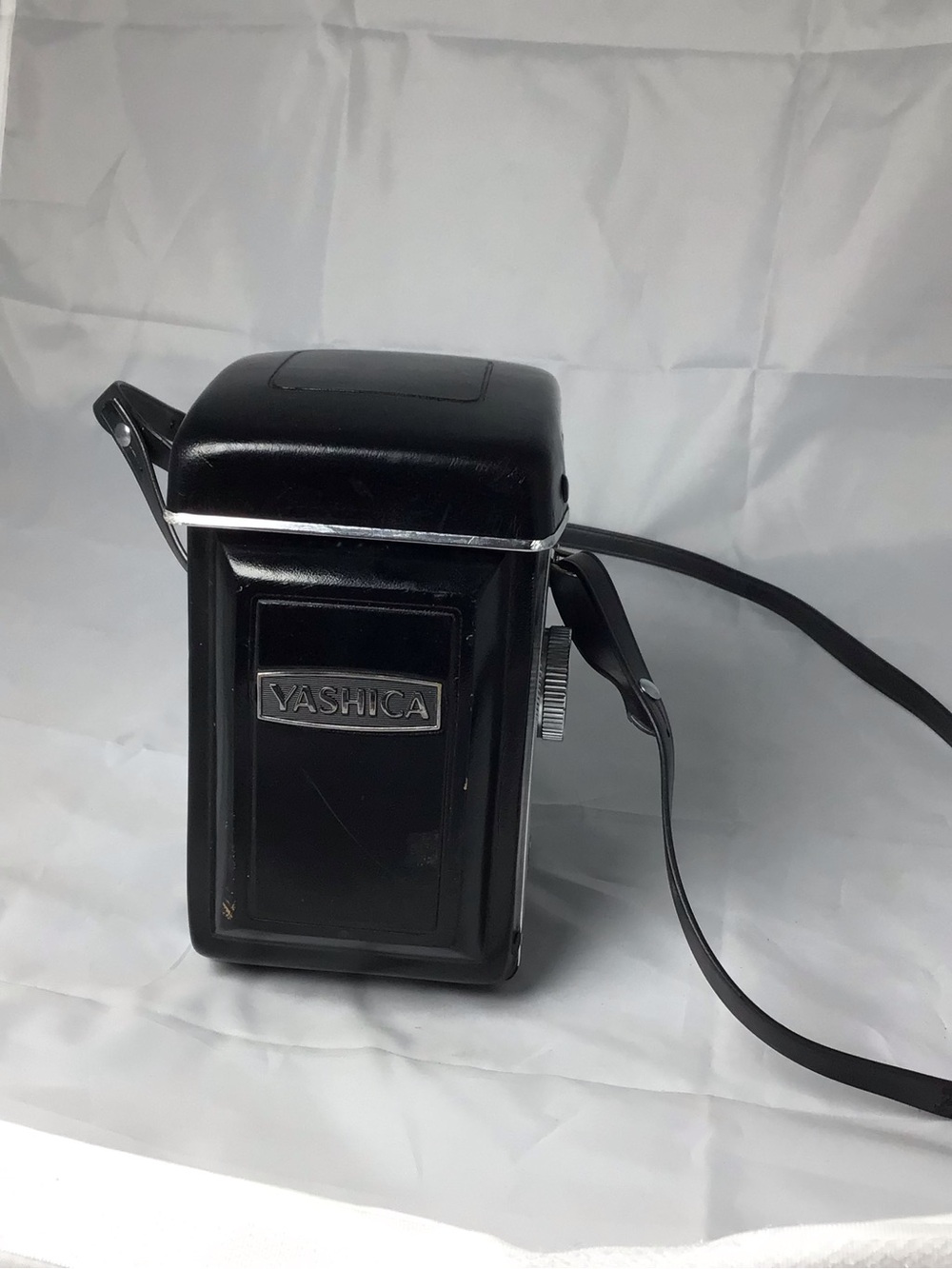 Yashica Twin-Lens Reflex Camera in Black and Silver - Picture 5 of 5